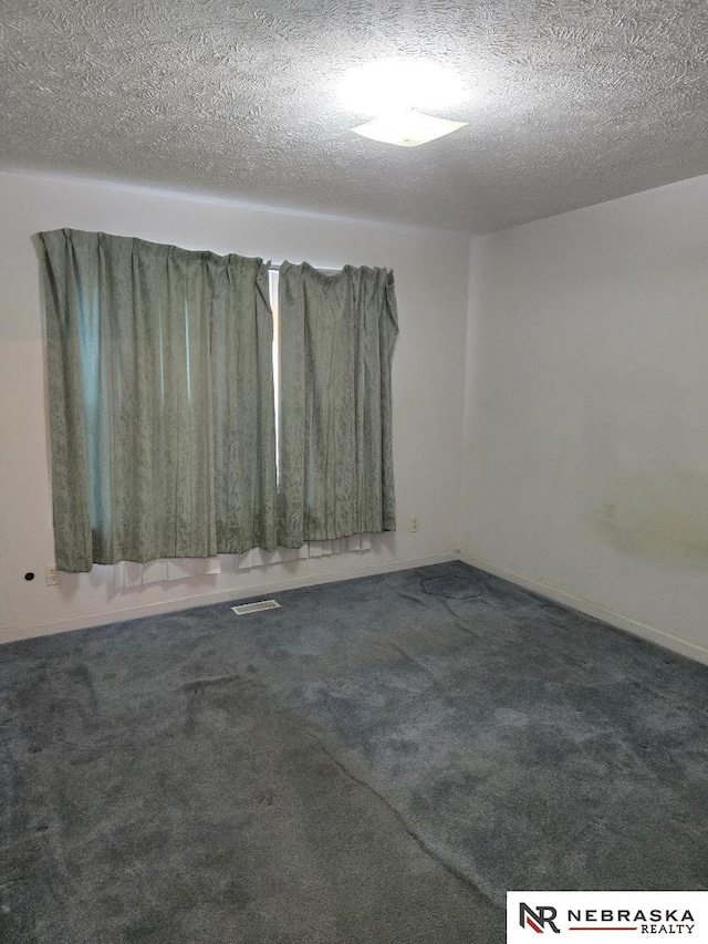 4555 Meredith Ave, Omaha, NE 68104 - unfurnished room featuring carpet and a textured ceiling