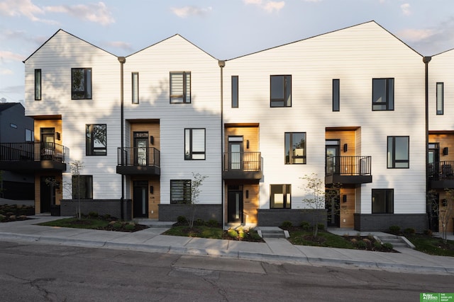 5320 Elmwood Plz, Omaha, NE 68106 - view of multi unit property