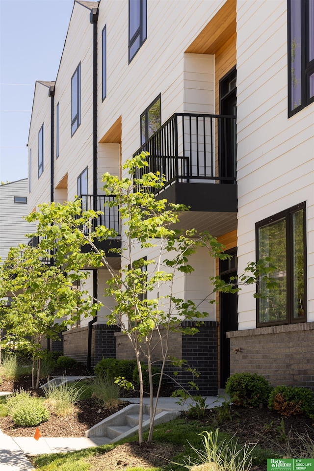 5320 Elmwood Plz, Omaha, NE 68106 - view of building exterior