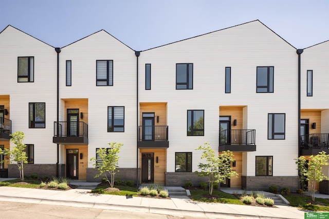 5320 Elmwood Plz, Omaha, NE 68106 - view of townhome / multi-family property