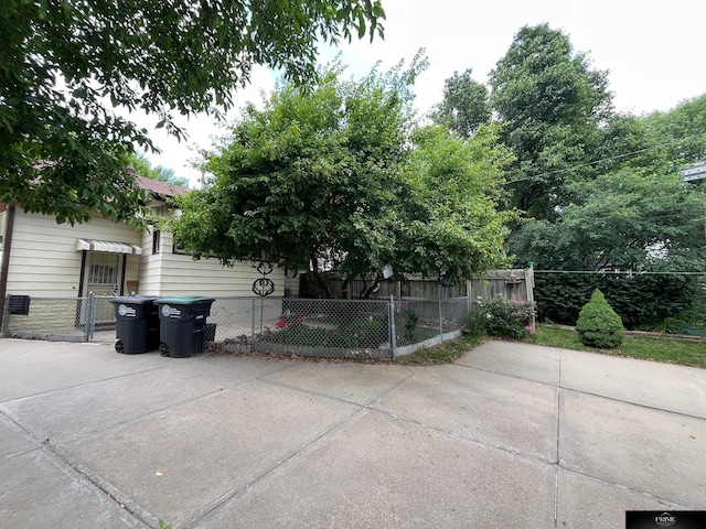 2031 N 49th St, Omaha, NE 68104 - view of patio / terrace