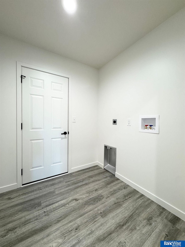 929 S Columbia Ave, Seward, NE 68434 - laundry room featuring hookup for an electric dryer, hookup for a washing machine, wood finished floors, and baseboards