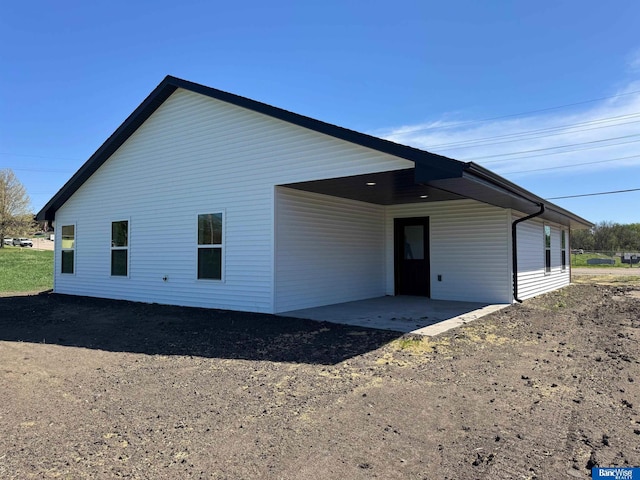 929 S Columbia Ave, Seward, NE 68434 - back of property with a patio