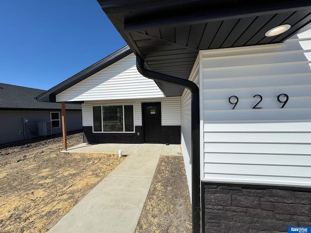 929 S Columbia Ave, Seward, NE 68434 - entrance to property with a patio
