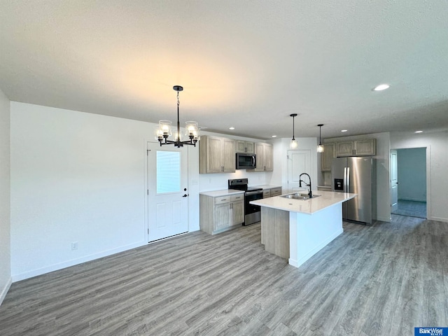 929 S Columbia Ave, Seward, NE 68434 - kitchen with stainless steel appliances, light wood-style flooring, a sink, baseboards, and recessed lighting