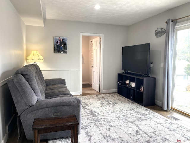 1501 Mildred Ave, Bellevue, NE 68005 - living room featuring wood finished floors and baseboards