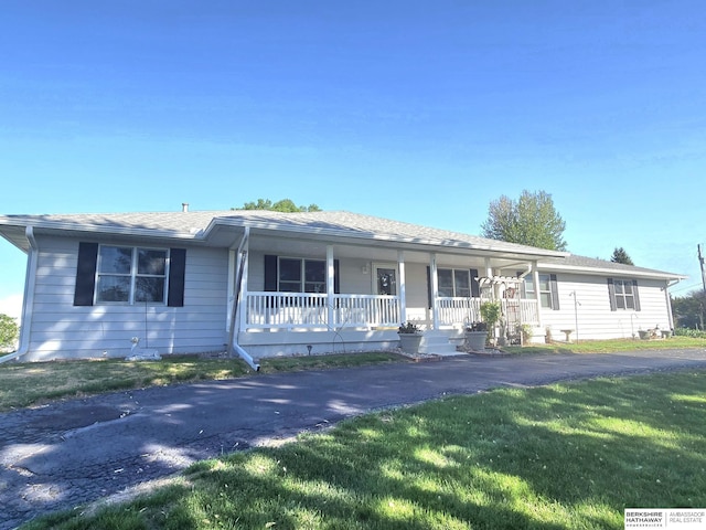 2205 Hidden Canyon Rd, Plattsmouth, NE 68048 - ranch-style home featuring covered porch and a front lawn