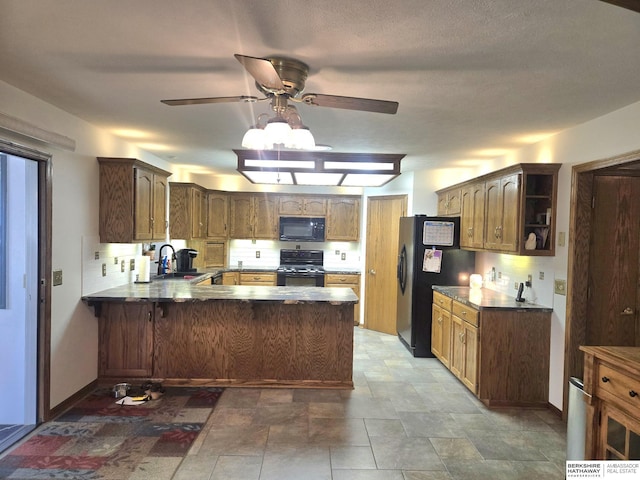 2205 Hidden Canyon Rd, Plattsmouth, NE 68048 - kitchen with black appliances, a sink, a peninsula, ceiling fan, and dark countertops