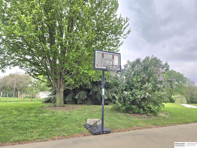 2205 Hidden Canyon Rd, Plattsmouth, NE 68048 - view of basketball court