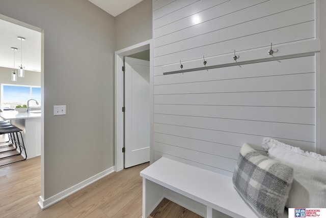 350 N 105th St, Lincoln, NE 68527 - mudroom featuring light wood-style floors, baseboards, and a sink