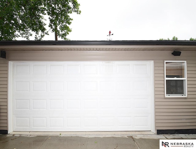2000 N 53rd St, Lincoln, NE 68504 - garage with driveway