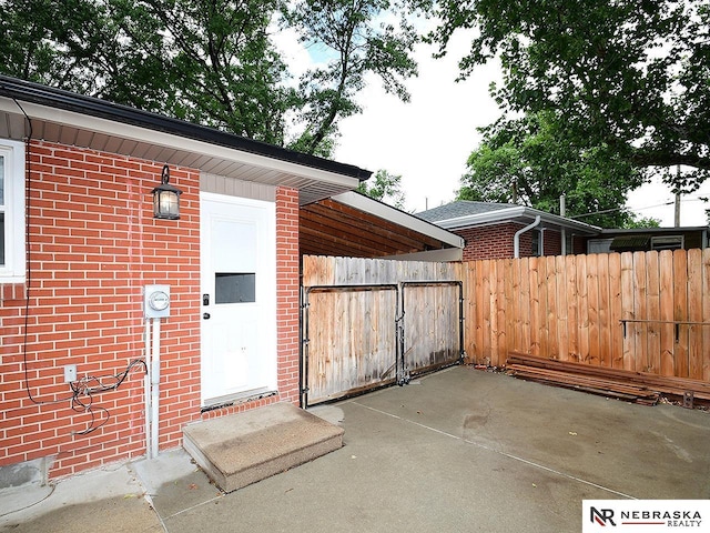 2000 N 53rd St, Lincoln, NE 68504 - view of patio / terrace with a gate