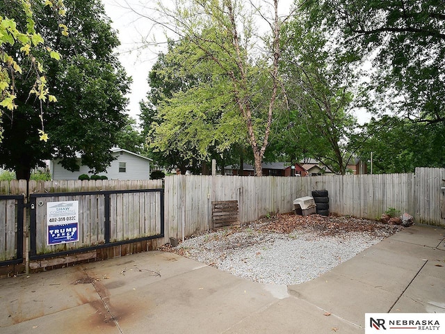2000 N 53rd St, Lincoln, NE 68504 - view of patio / terrace
