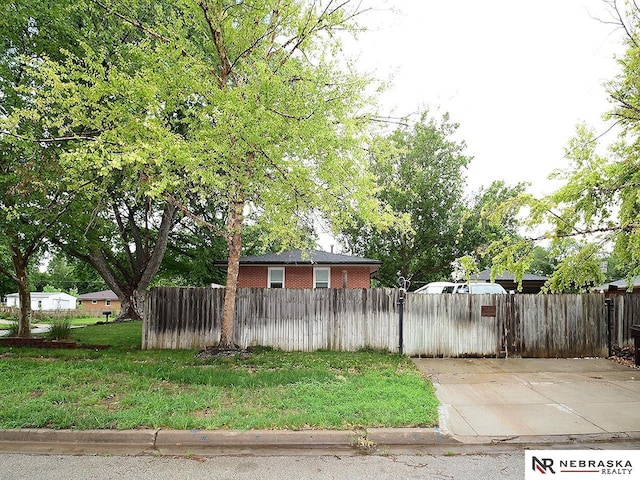 2000 N 53rd St, Lincoln, NE 68504 - view of fenced yard