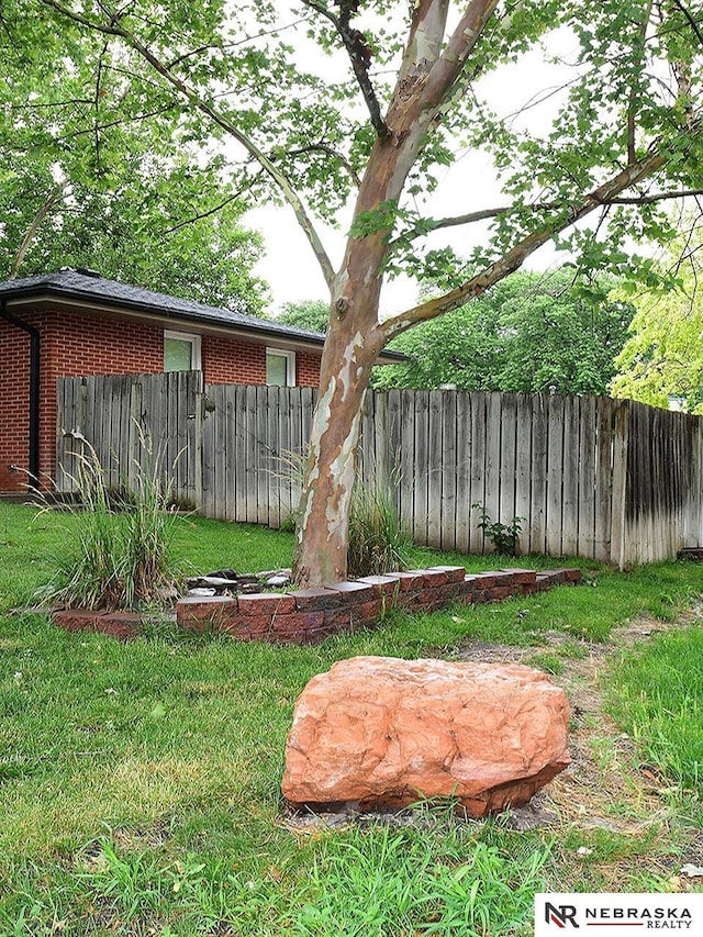 2000 N 53rd St, Lincoln, NE 68504 - view of yard