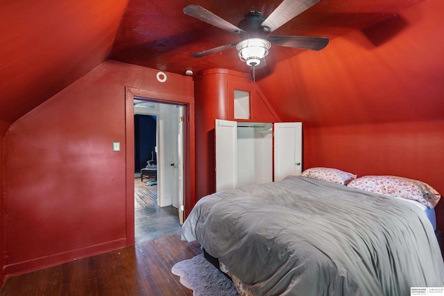 712 Bancroft St, Omaha, NE 68108 - bedroom featuring vaulted ceiling, wood finished floors, ceiling fan, a closet, and baseboards