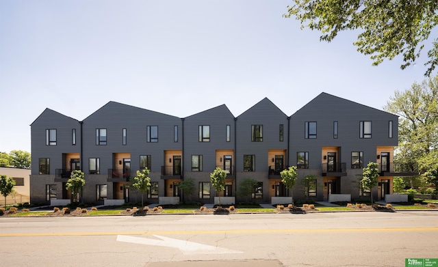 5301 Elmwood Plz, Omaha, NE 68106 - view of multi unit property