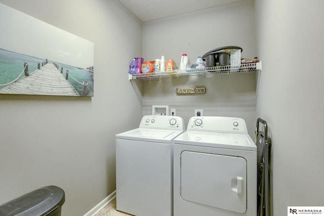 2206 Alexandra Rd, Papillion, NE 68133 - washroom with independent washer and dryer and baseboards