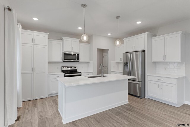 17312 Potter St, Bennington, NE 68005 - kitchen featuring appliances with stainless steel finishes, a sink, backsplash, light wood-style flooring, and recessed lighting