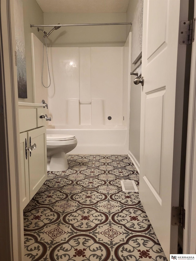 16228 Virginia St, Omaha, NE 68136 - bathroom with toilet and bathtub / shower combination