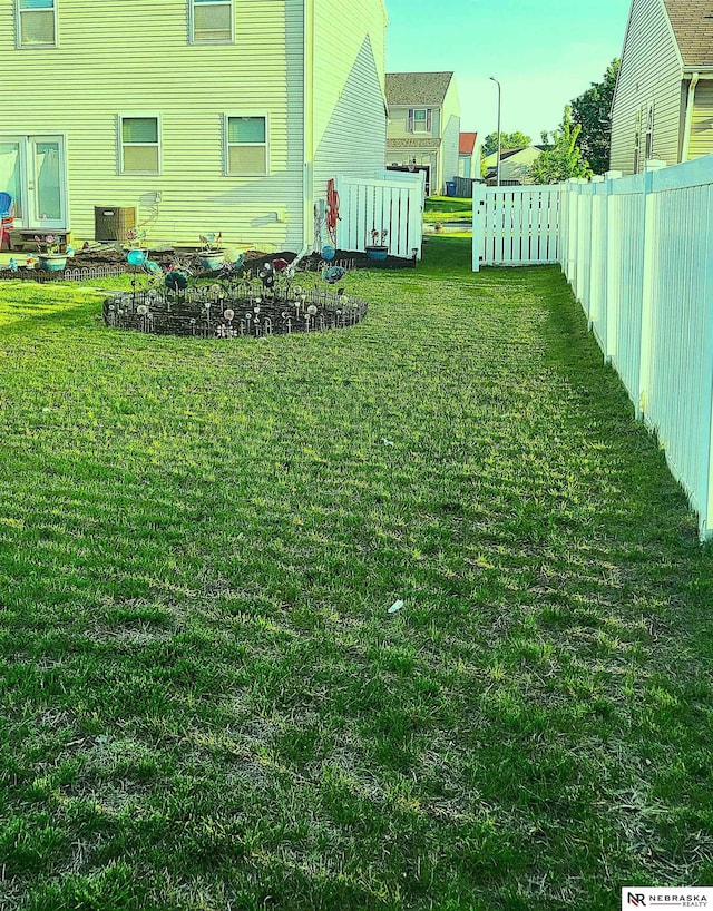 16228 Virginia St, Omaha, NE 68136 - view of yard