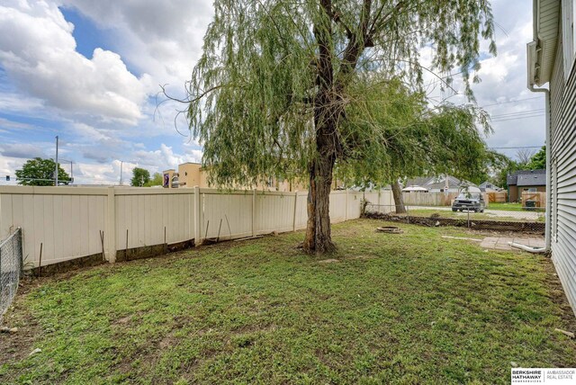 1943 Washington St, Blair, NE 68008 - view of yard