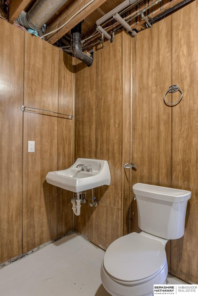 5002 S 77th Ave, Ralston, NE 68127 - bathroom with toilet and a sink
