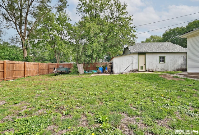429 N 4th St, Tecumseh, NE 68450 - view of yard featuring an outdoor structure