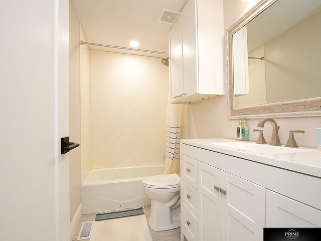 20640 Rawhide Rd, Omaha, NE 68022 - bathroom with toilet, vanity, shower / bath combo with shower curtain, and recessed lighting