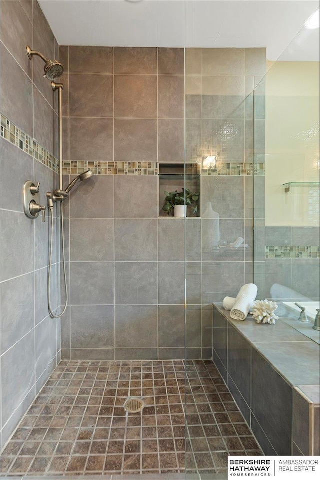 1312 S 78th St, Omaha, NE 68124 - full bath featuring tiled shower