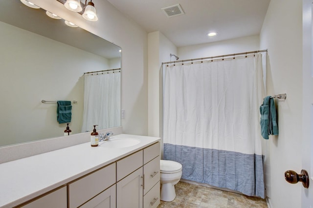 10505 Rosewater Pkwy, Bennington, NE 68007 - bathroom featuring vanity, toilet, recessed lighting, and curtained shower
