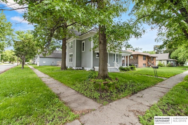646 W 8th St, Fremont, NE 68025 - view of front facade featuring a front lawn and covered porch