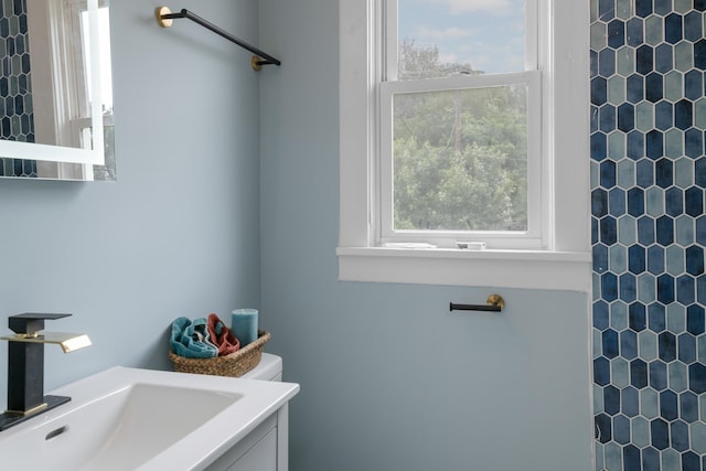 2306 Ogden St, Omaha, NE 68110 - bathroom featuring healthy amount of natural light, vanity, and tiled shower