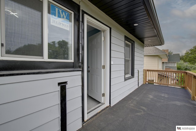 2306 Ogden St, Omaha, NE 68110 - view of balcony