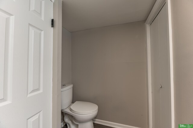 5515 Hickory St, Omaha, NE 68106 - bathroom with toilet