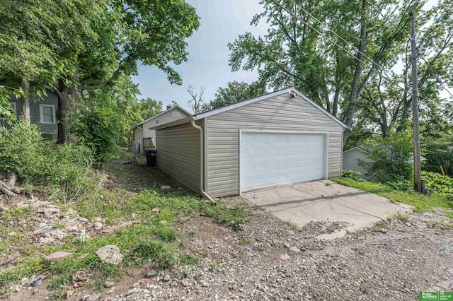 5515 Hickory St, Omaha, NE 68106 - view of detached garage