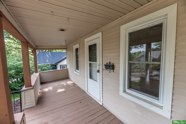 5515 Hickory St, Omaha, NE 68106 - view of wooden porch