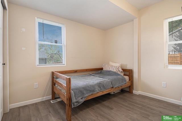 601 5th Ave, Plattsmouth, NE 68048 - bedroom with wood finished floors and baseboards