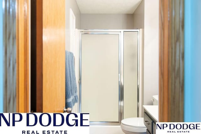 611 Diamond Ln, Papillion, NE 68133 - full bath with toilet, vanity, and a shower stall