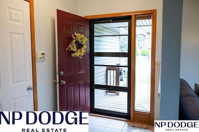 611 Diamond Ln, Papillion, NE 68133 - entrance foyer featuring tile patterned floors