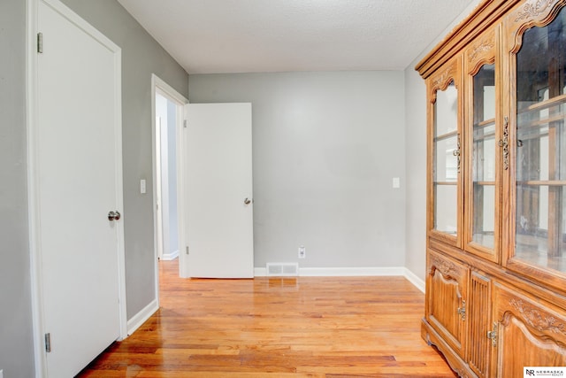 6205 Nebraska Ave, Omaha, NE 68104 - unfurnished room with light wood-style floors, baseboards, and a textured ceiling