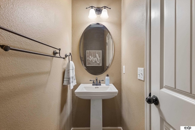 8815 N Hws Cleveland Blvd, Bennington, NE 68007 - bathroom with a textured wall