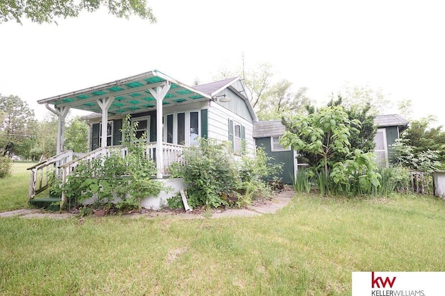 90 N Montgomery St, Nelson, NE 68961 - view of front of property featuring a front lawn and covered porch