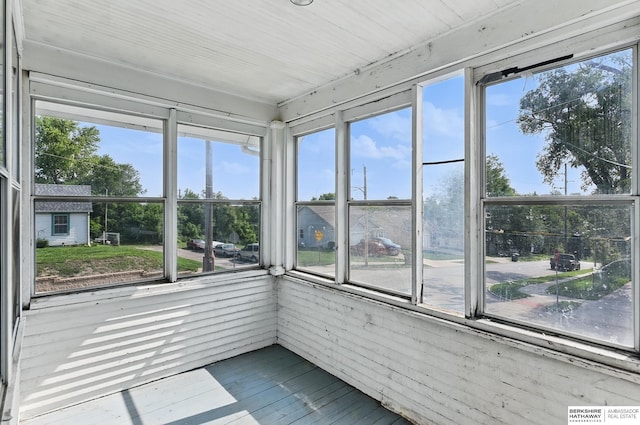 1822 N 38th St, Omaha, NE 68111 - view of unfurnished sunroom