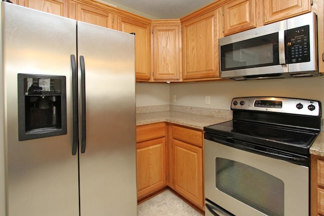 6028 Glenbrook Ln, Lincoln, NE 68512 - kitchen with stainless steel appliances