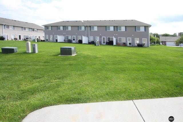 6028 Glenbrook Ln, Lincoln, NE 68512 - view of grassy yard