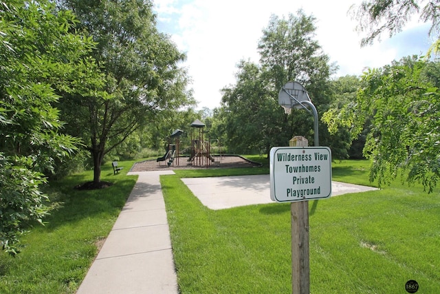 6028 Glenbrook Ln, Lincoln, NE 68512 - view of home's community featuring a lawn