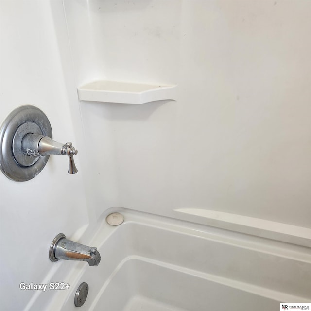 2134 S 48th St, Omaha, NE 68106 - bathroom view