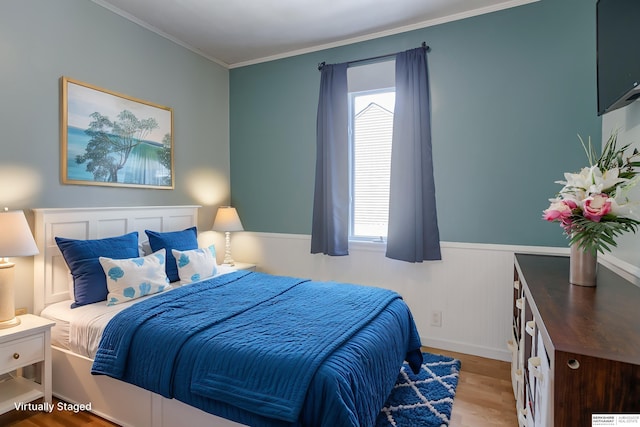 4459 F St, Omaha, NE 68107 - bedroom featuring wood finished floors, multiple windows, crown molding, and a wainscoted wall