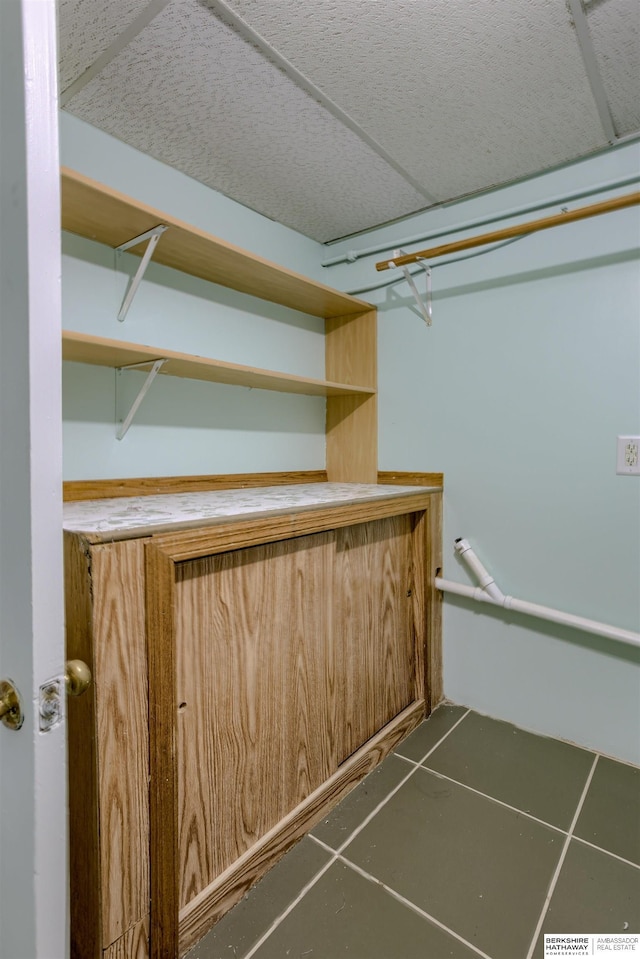 4459 F St, Omaha, NE 68107 - spacious closet featuring a bar